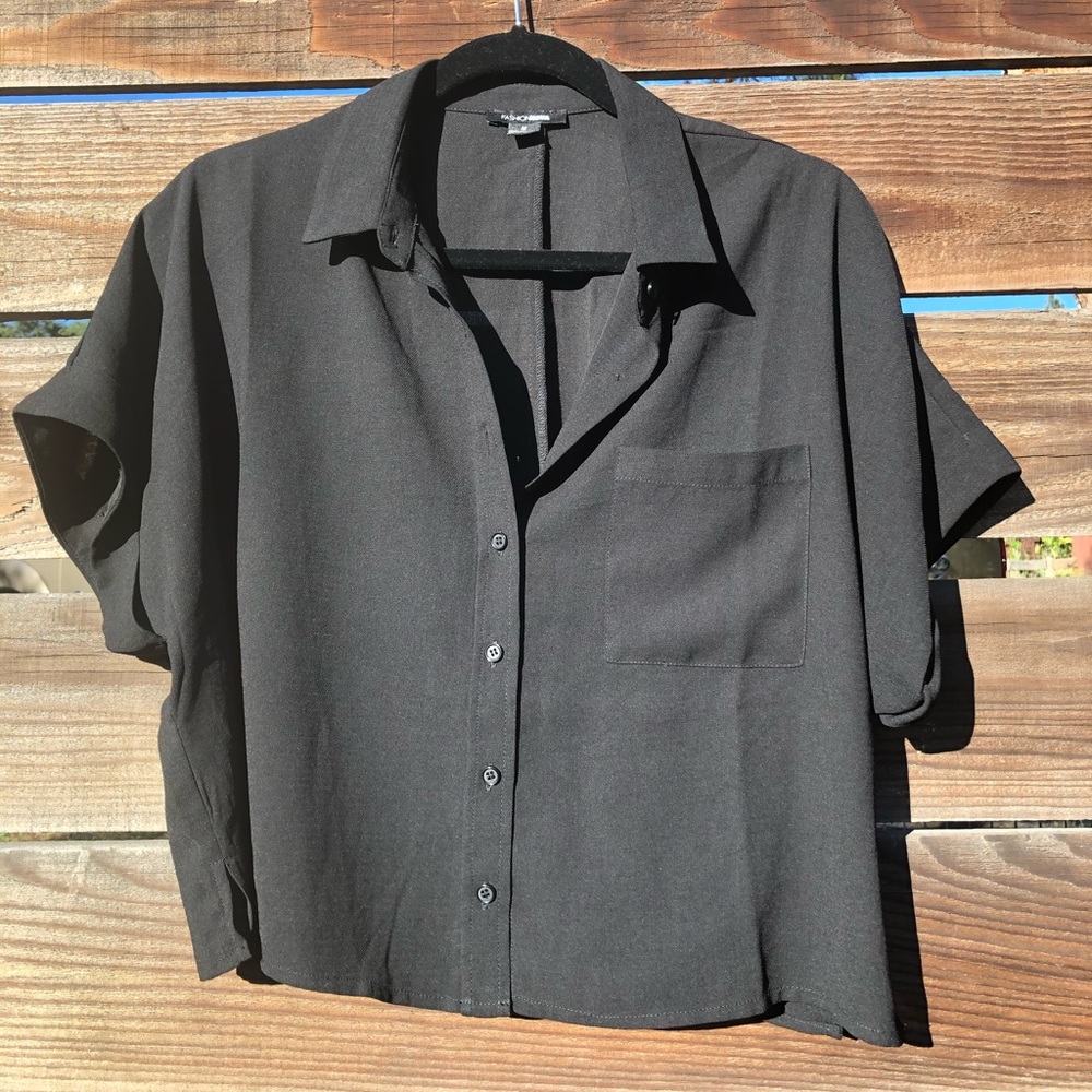 ***SOLD***Black crop top flowy shirt